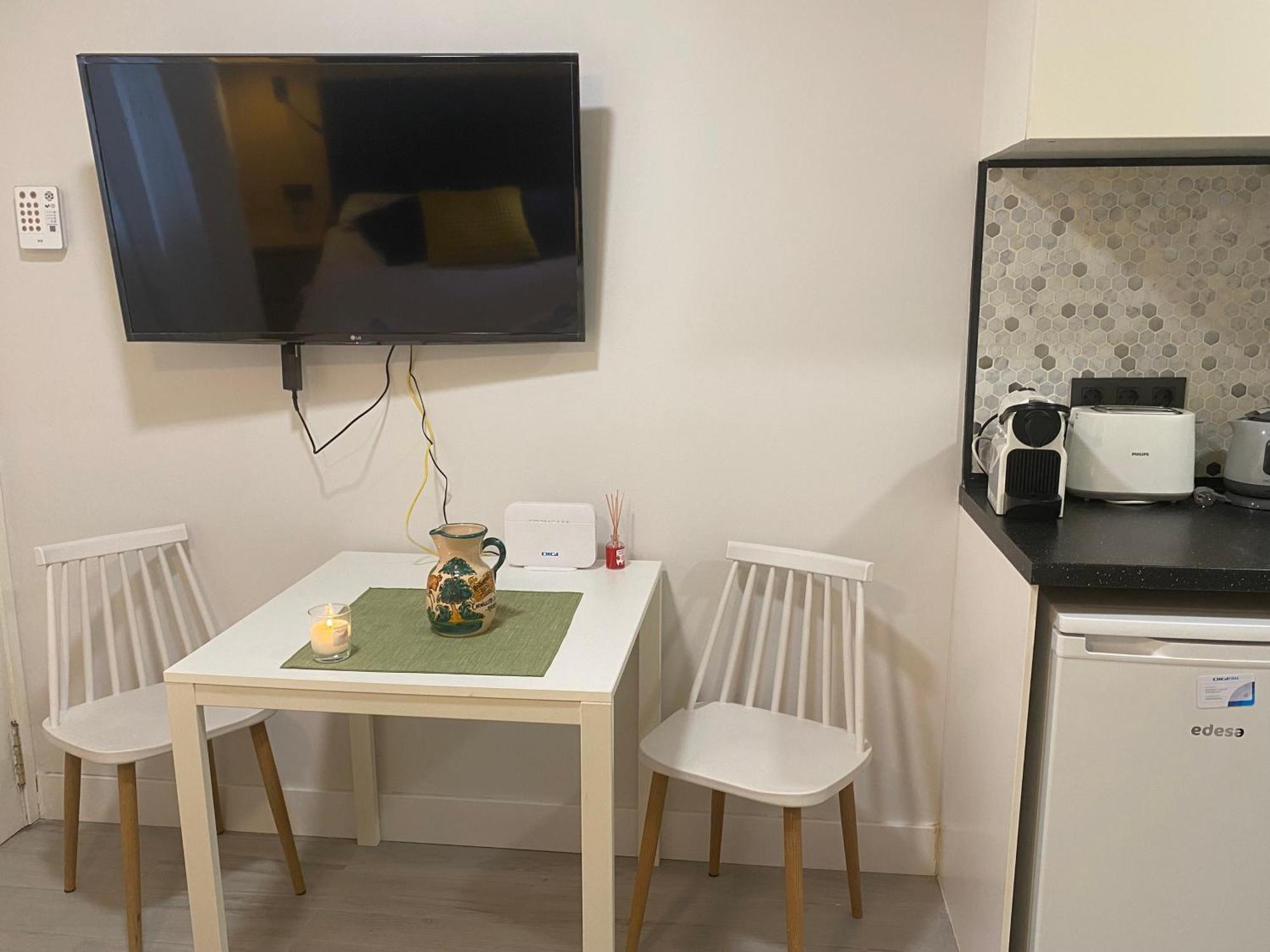 Studio, Cerca De El Rastro De Madrid Kültér fotó