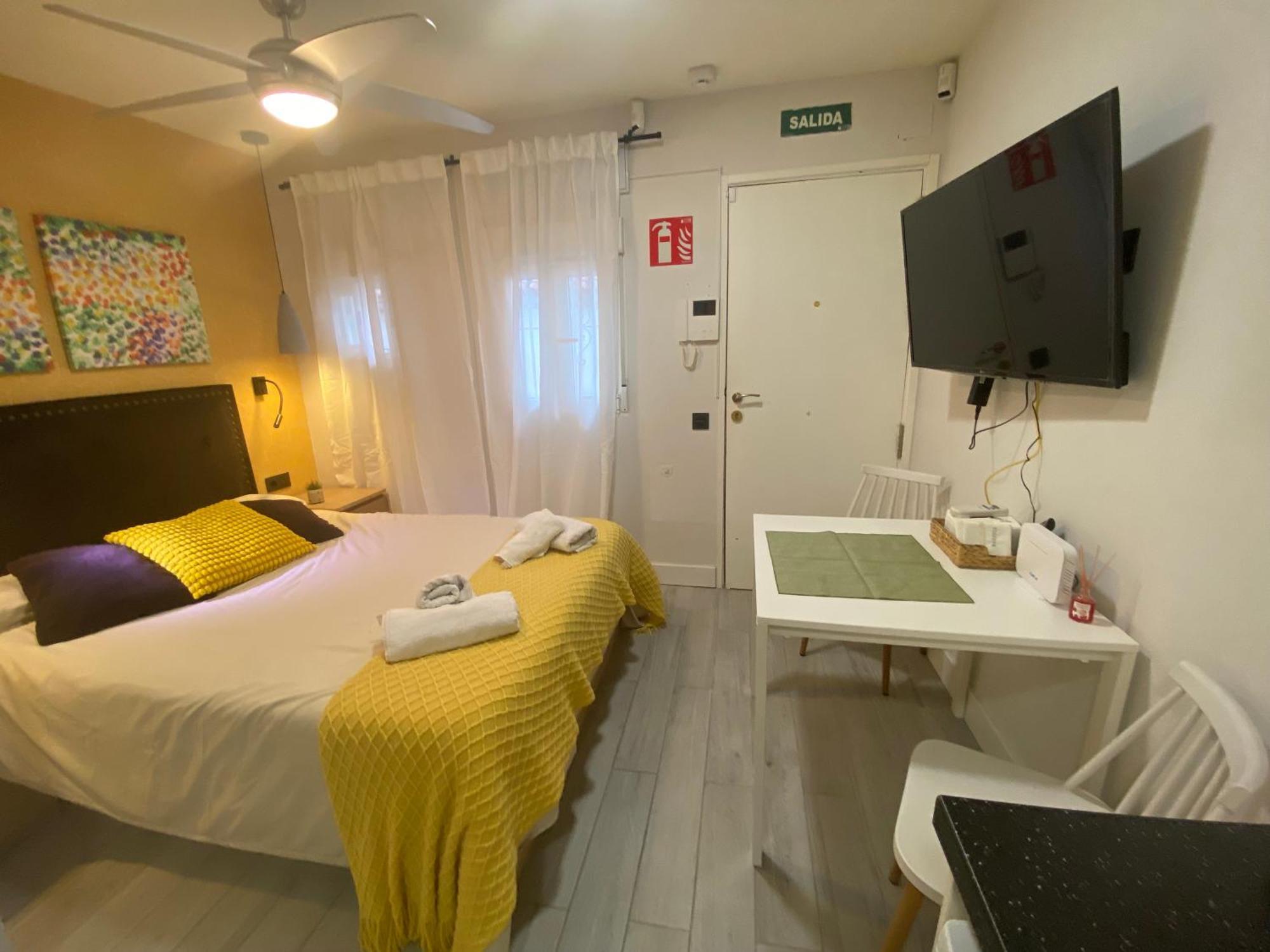 Studio, Cerca De El Rastro De Madrid Kültér fotó